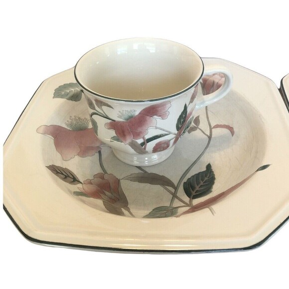 Mikasa Continental Silk Flowers F-3003 8.5” Low‎ Rimmed Soup Bowls & Cups-2 Sets - Picture 2 of 4